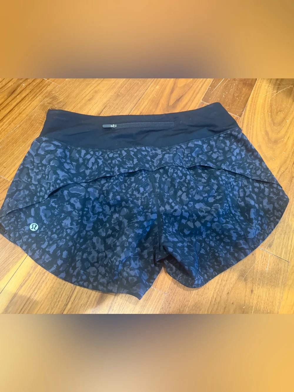Lululemon Speedups 4” size 8.
